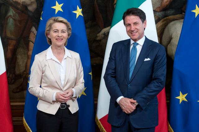La presidente della Commissione europea Ursula von Der Leyen insieme al Premier Giuseppe Conte