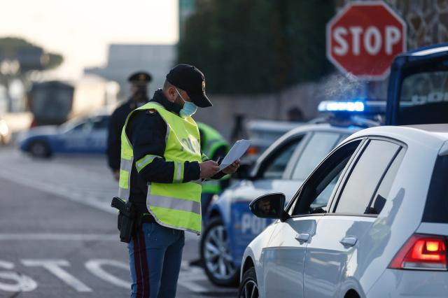 Variante Covid, Ricciardi: 'Serve lockdown di 2 mesi, casi aumenteranno'
