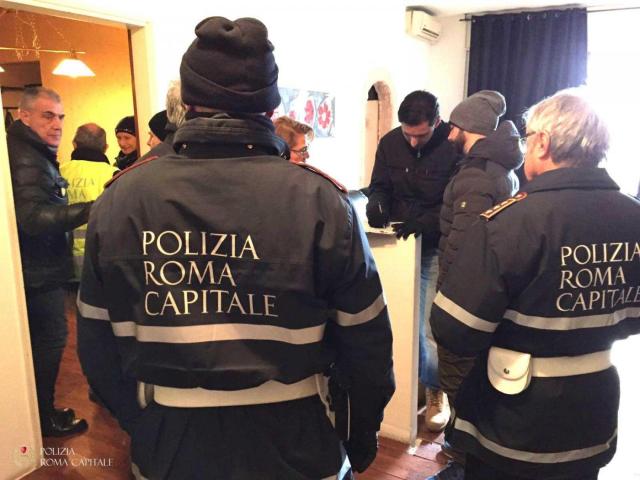 Vigili urbani di Roma in servizio