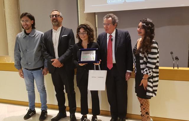 Intesa Sanpaolo, premiati i giovani talenti della moda sostenibile: Simona Zizza la vincitrice