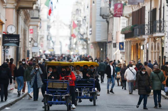 Covid, zona gialla da oggi per mezza Italia: cosa cambia dalla zona bianca