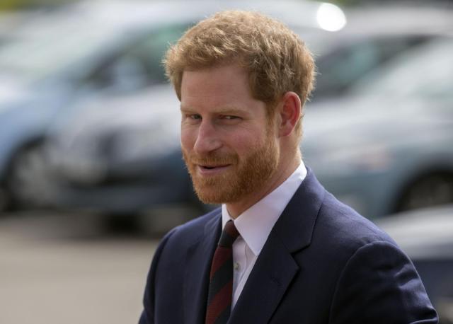 Principe Harry, nuove rivelazioni choc: "Alcol e droga per non pensare.."