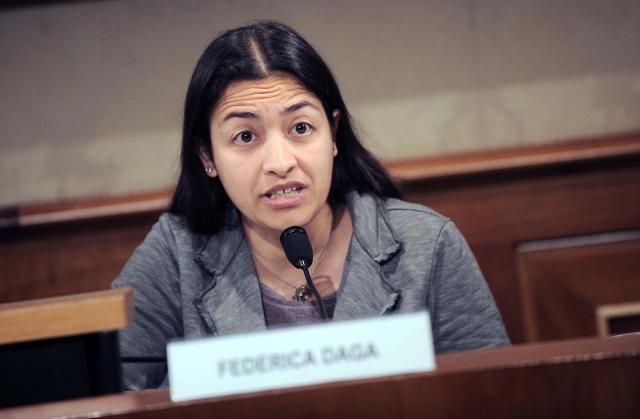 Voto alla Camera, Daga si dimentica il suo nome e si chiama da sola