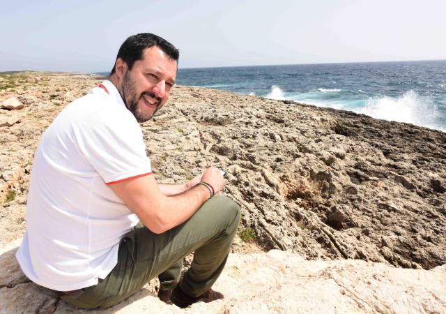 Migranti, Salvini a Lampedusa