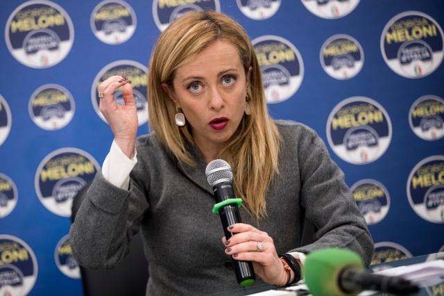 Soldi dai rom, Meloni replica: "Falso"