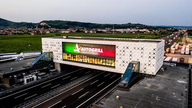 Commemorazione vittime Coronavirus, un minuto di silenzio anche negli Autogrill 