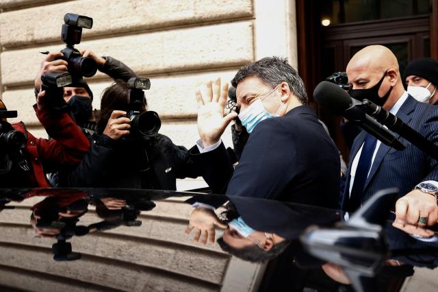 Crisi Italia viva, 5 deputati lasciano: Renzi pronto ad aprire al Pd di Letta