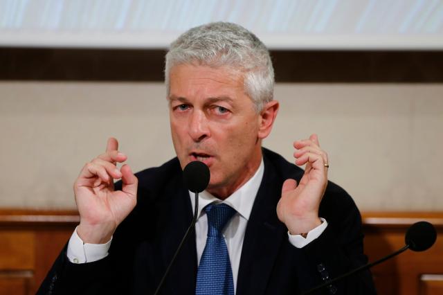 Irruzione all'Asp di Cosenza, i politici chiedono la "testa" di Nicola Morra