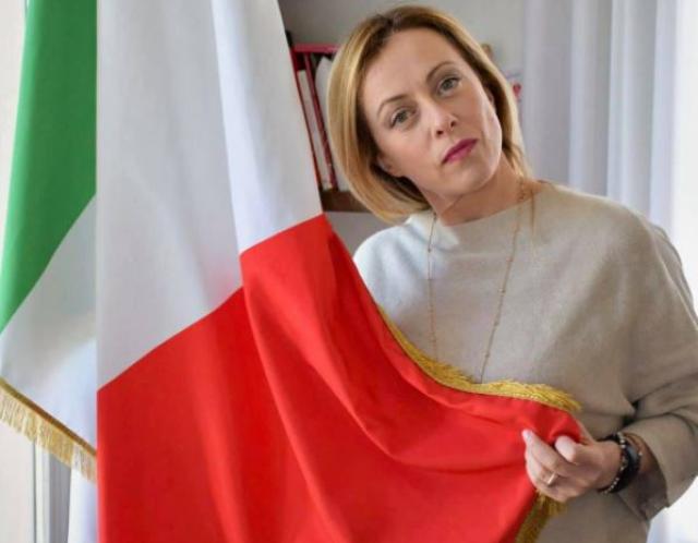 Rai, nessuno sa cosa sia Tele Meloni (come nessuno sapeva cosa fosse Tele PD, Tele DC, Rai Silvio, Lega, An...). Tutti predicano il pluralismo (purch&eacute; sia quello loro). Giorgia voleva gli agricoltori 