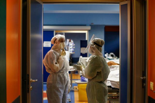 Covid: Rt nazionale scende a 0,98 ma terapie intensive superano la soglia critica