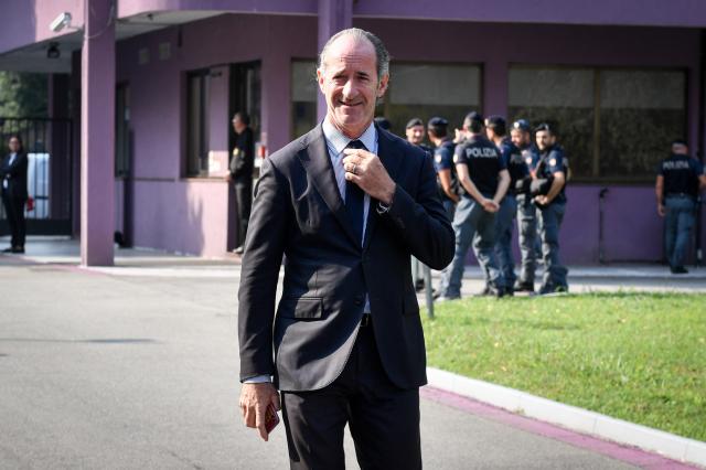 Vaccino, Zaia: "Lo volevo per medici in prima linea ma molti hanno saltato fila"