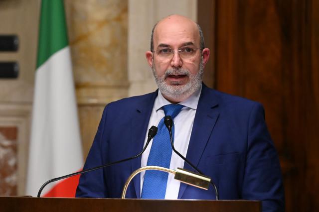 M5s e Rousseau, Vito Crimi accusa: "Da Casaleggio misera diffamazione"