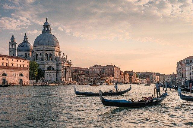 La prima Biennale  post-pandemia sar&agrave; unica : da Venezia al resto del mondo