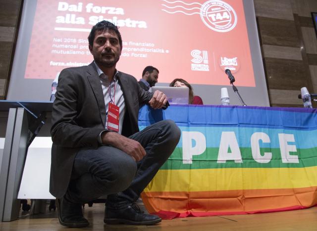 Vaccini, Fratoianni: "Non c'&egrave; trasparenza tra case farmaceutiche e Ue"