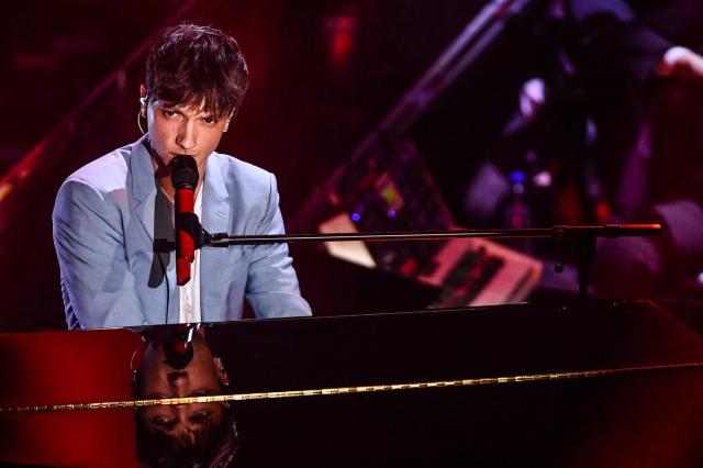 Ultimo, concerto al Colosseo  in streaming  ma il sito va in tilt: la rabbia dei fan