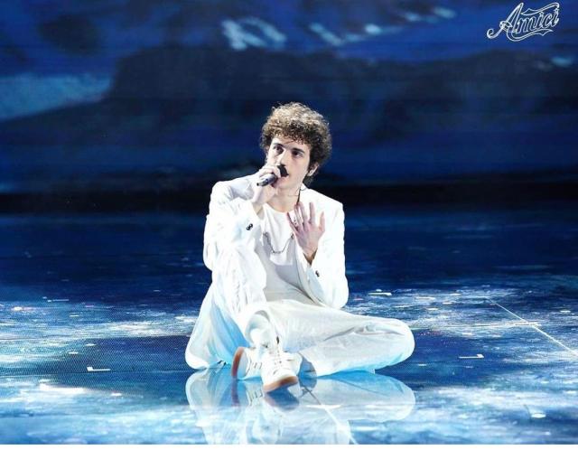 Amici 2021, Tancredi: chi &egrave; il padre famoso? Maria De Filippi fa notare che...