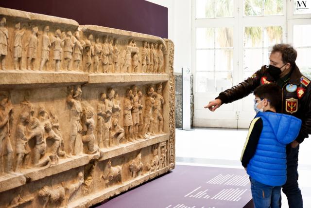 MANN, Il direttore Giulierini accoglie i primi visitatori