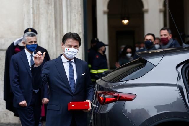 Coprifuoco alle 22, Conte: "Nessuno sta pensando di tenere la misura in estate"