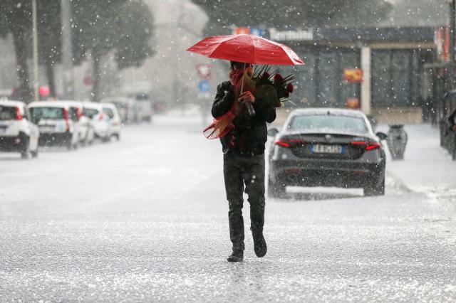 Meteo weekend 1&deg; maggio: nubifragi, grandine e TORNA LA NEVE. Ecco dove