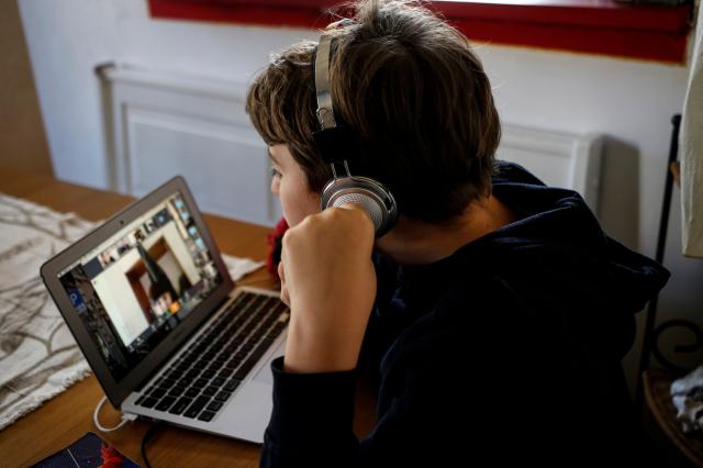 Roma, 19enne compra il "veleno del web" e si suicida: &egrave; l'ennesimo caso