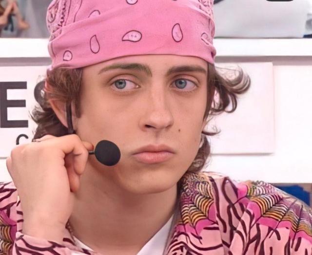 Amici 2021, Sangiovanni in lacrime e Giulia a pezzi: &ldquo;Mi ha distrutto&rdquo;