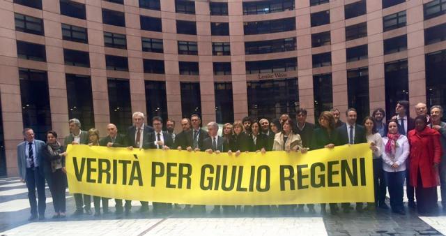 Morte Giulio Regeni, i genitori: "Dopo minacce ricevute abbiamo paura"