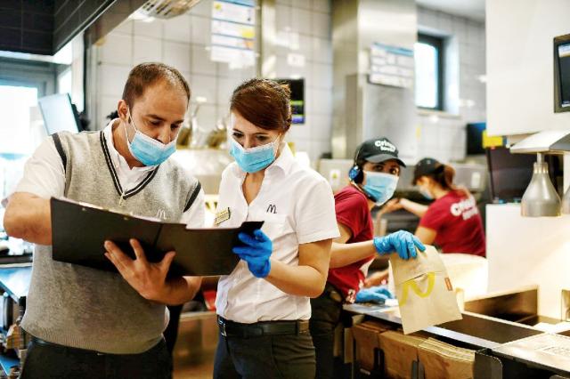 McDonald&rsquo;s disponibile a vaccinare i suoi 25.000 dipendenti in Italia
