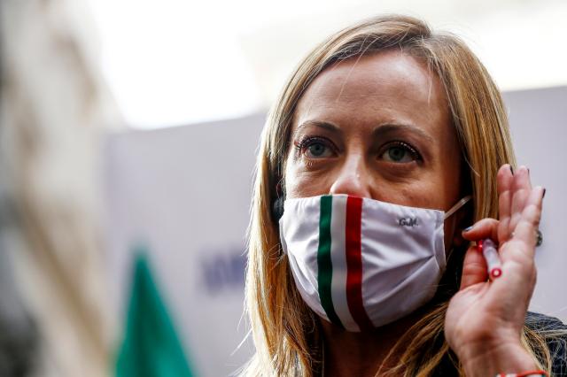 Migranti, Meloni: "Essere 'umani' non significa far guadagnare mafiosi e scafisti"