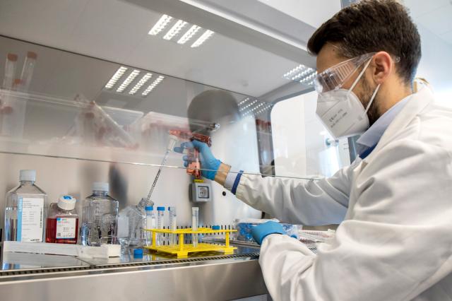 Covid, il vaccino italiano non si ferma: ReiThera "cerca finanziamenti"