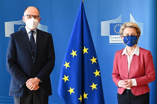 Migranti in Italia, Letta: "Ue vada avanti senza Polonia e Ungheria"