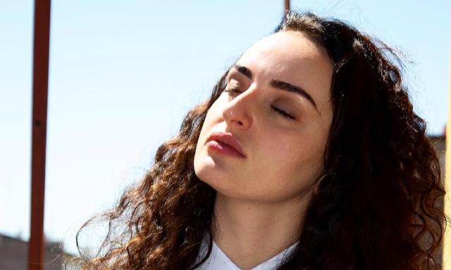 Arisa senza veli su Instagram: "Basta vergogne, voglio celebrarmi". Foto