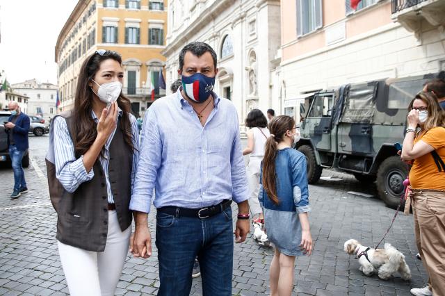 Ristoranti, 4 persone al tavolo. Salvini: "Ridicola limitazione"