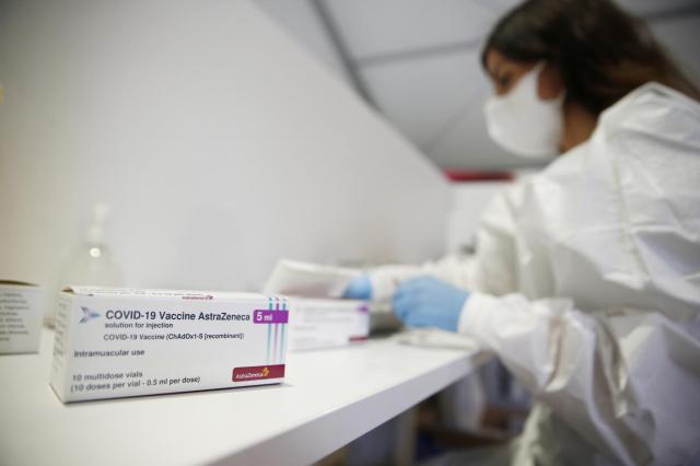 AstraZeneca, 18enne gravissima a pochi giorni dal vaccino: "Segnalazioni all'Aifa"