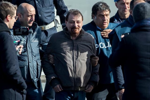 Cesare Battisti non vuole stare in carcere: "Pronto sciopero della fame"