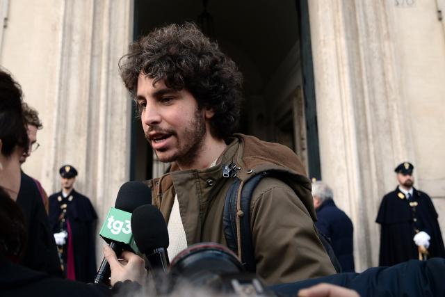 Cannabis, Santori contro Salvini: "Fa il leone ma in realt&agrave; &egrave; uno struzzo"