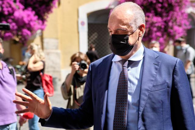 Roma, Enrico Michetti: "Perch&eacute; piet&agrave; per Shoah e non per altri?". Bufera sul candidato sindaco del centrodestra