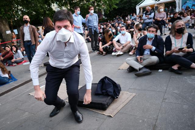 Richiamo AstraZeneca, Speranza: "Facciamo un mix di vaccini"