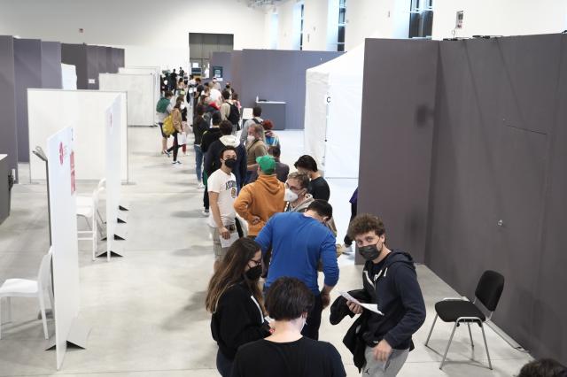 Vaccino Covid, da oggi si pu&ograve; spostare la data del richiamo: ecco come fare 