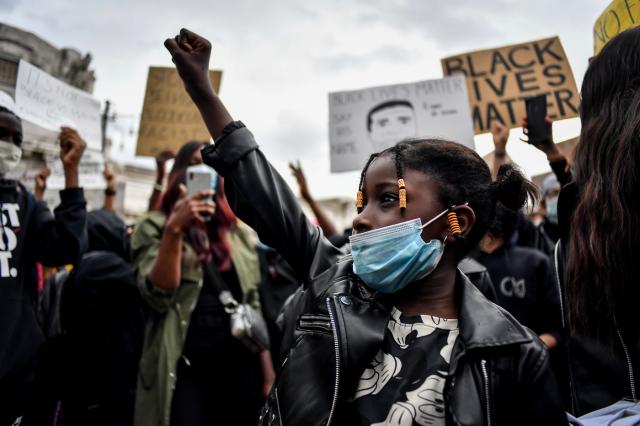 Polizia americana spara a un uomo alla schiena, poi avvisa: "Calma, &egrave; bianco"
