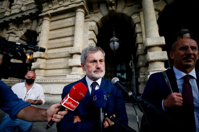 Alemanno, la sentenza della Cassazione: assolto dall'accusa di corruzione