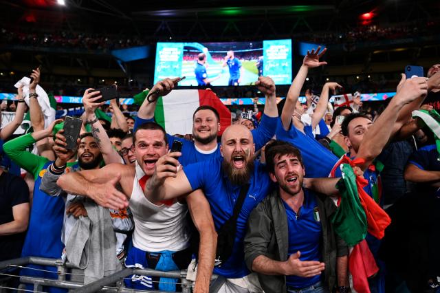 Vittoria Italia, finalmente sono tornati gli abbracci: ora non si usino come scuse per chiudere tutto