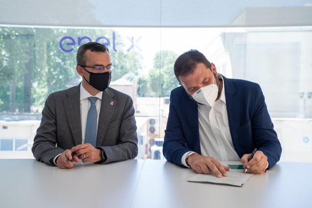 Renault Trucks Italia ed Enel X insieme per la diffusione della mobilit&agrave; elettrica in italia