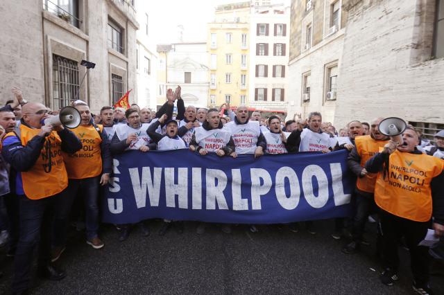 Whirlpool Napoli, rifiutata la cassa integrazione: licenziamento collettivo al via
