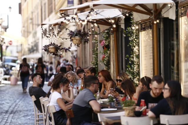 Green pass per andare al ristorante: l'ipotesi "raggelante" del Governo