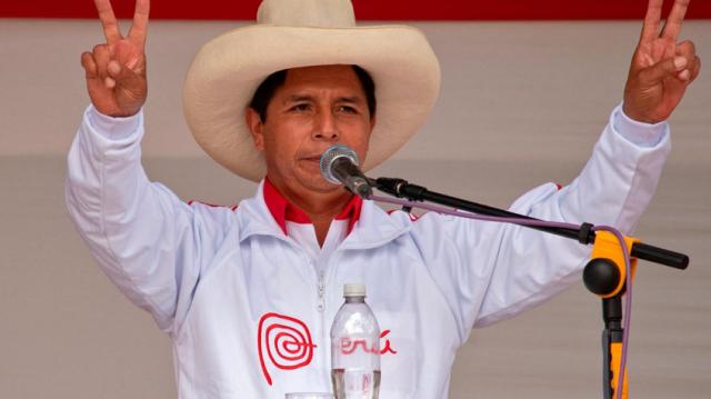 Per&ugrave;, Pedro Castillo diventa Presidente: &egrave; subito polemica su presunte irregolarit&agrave;