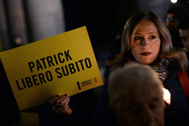 Patrick Zaki manda una lettera dal carcere alla fidanzata: "La situazione peggiora"