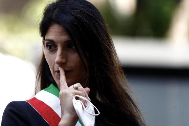 Roma, figuraccia Raggi: "Presto sgombero di CasaPound". La procura la smentisce