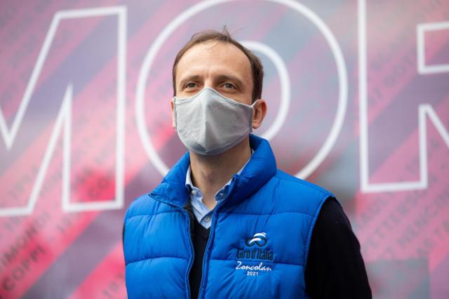 Vaccino Covid, Fedriga rassicura: "Obbligo per gli adolescenti? Governo non ci pensa"