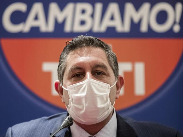 Vaccino Covid, Toti favorevole all'obbligo: "Cominciamo dagli over 50"