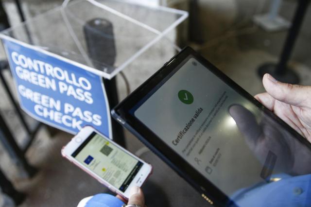 Green pass, all'estero i tribunali lo bocciano: quando si sveglieranno anche in Italia?